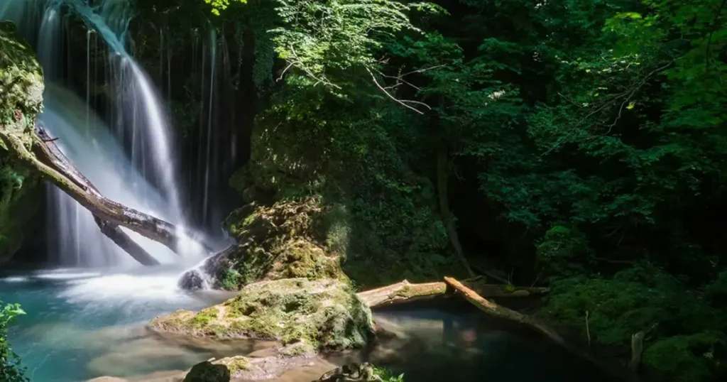 Peisaj Cascada Bigar vara