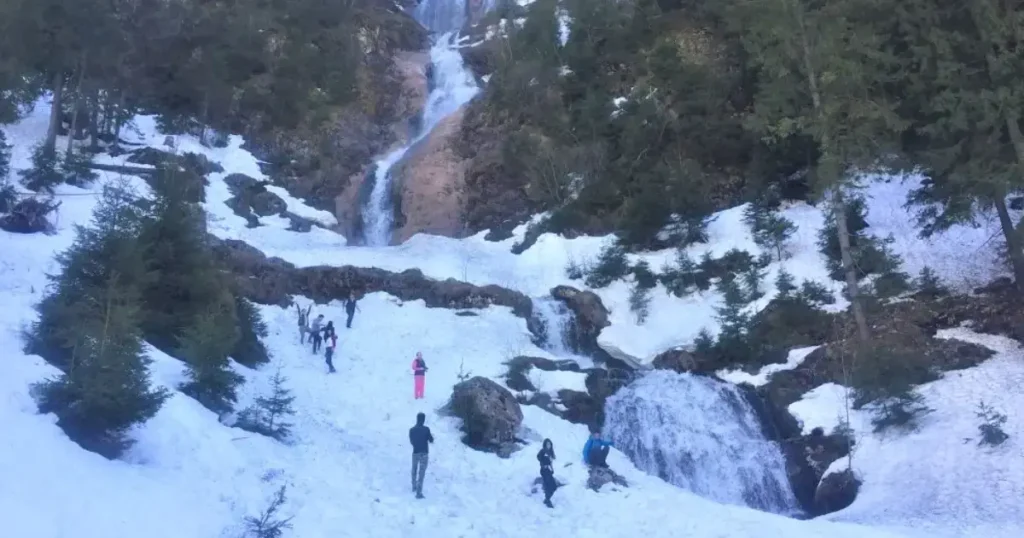 Cascada Cailor inghetata
