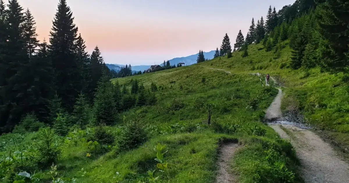 Drumetie la munte vara