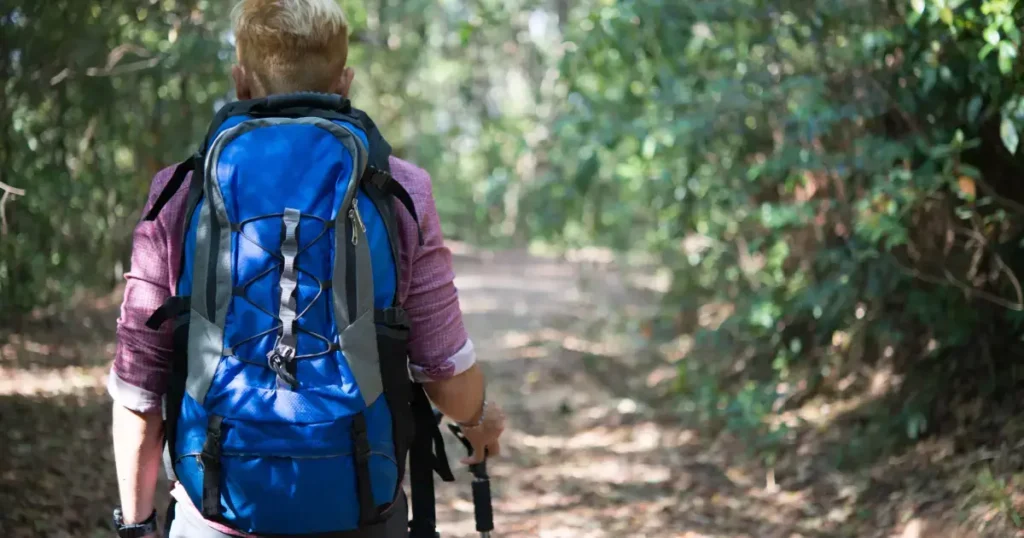 Drumet cu rucsac in spate