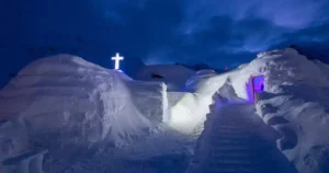 Hotelul de Gheata noaptea