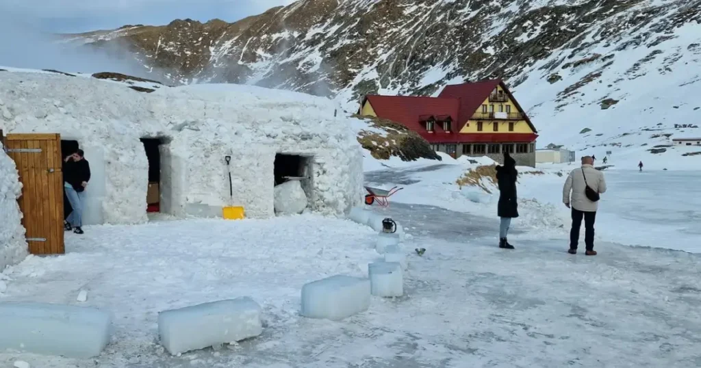 Hotelul de Gheata ziua