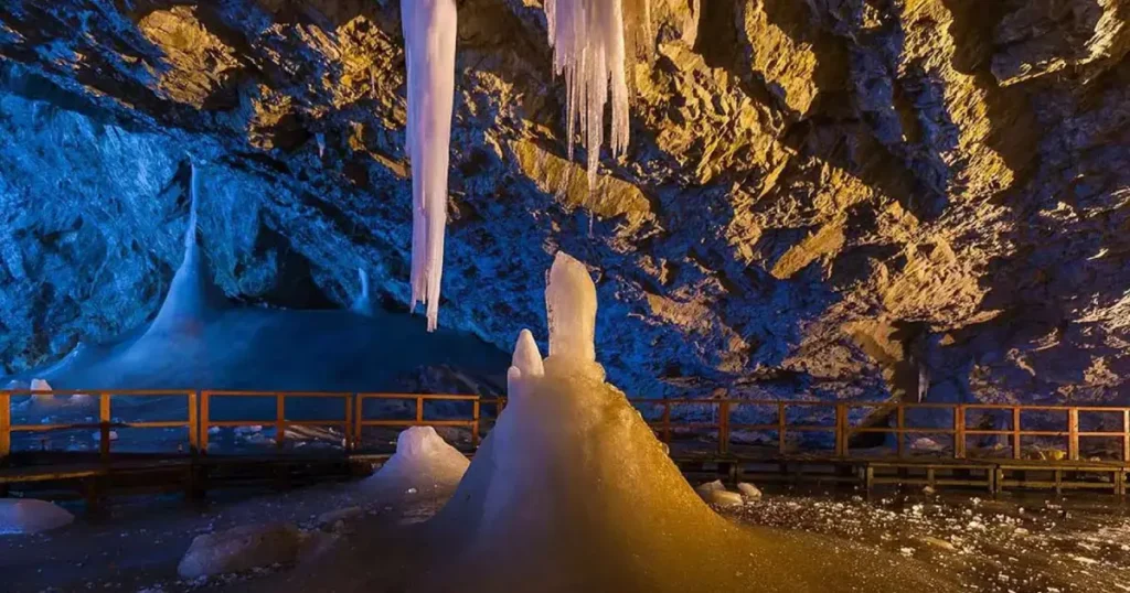 Ghețarul de la Scărișoara, ghetar subteran