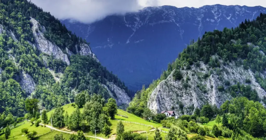 Satul Magura pe timp de vara