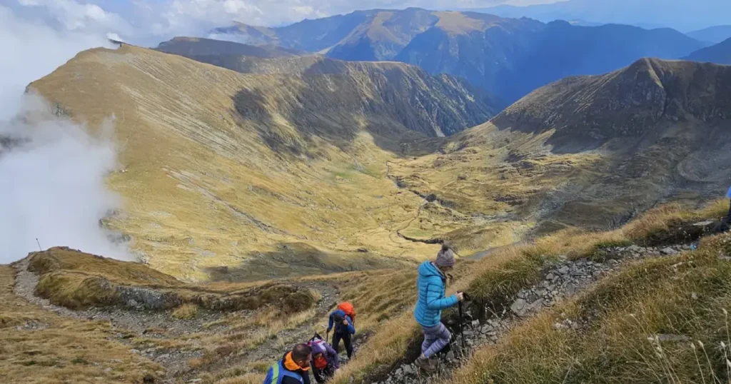 Urcare Varful Moldoveanu